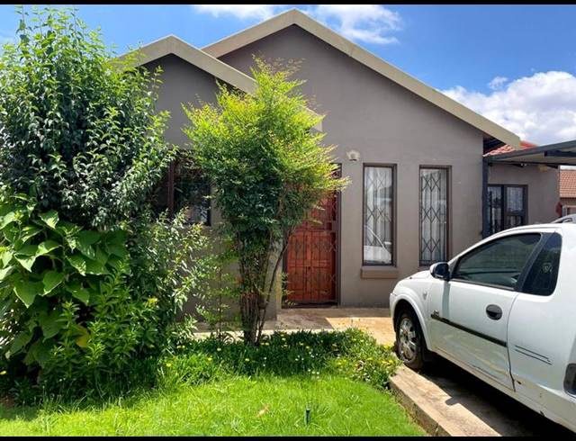 1 BEDROOM HOUSE FOR SALE IN PROTEA GLEN